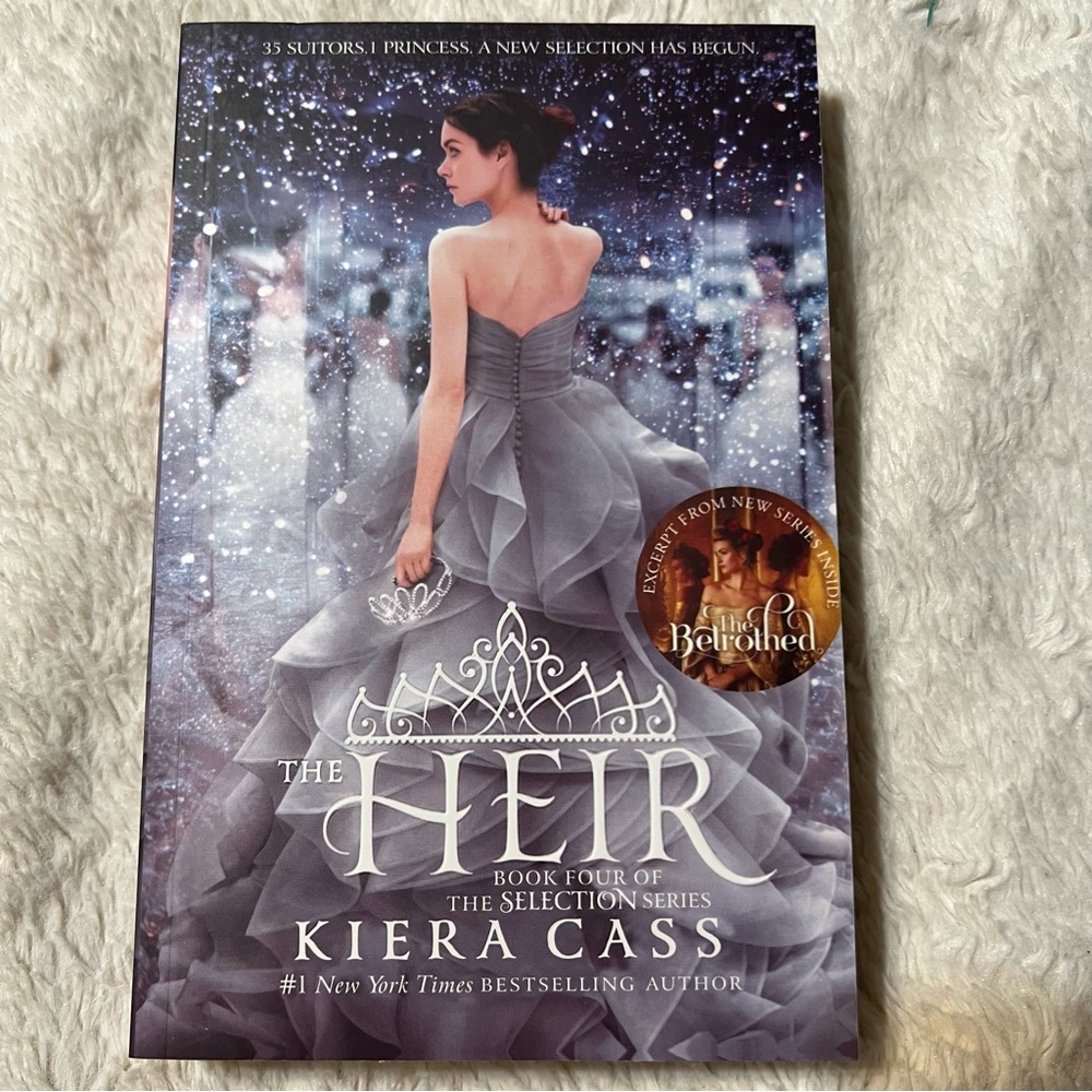 🌴The Heir by Kiera Cass Paperback Book